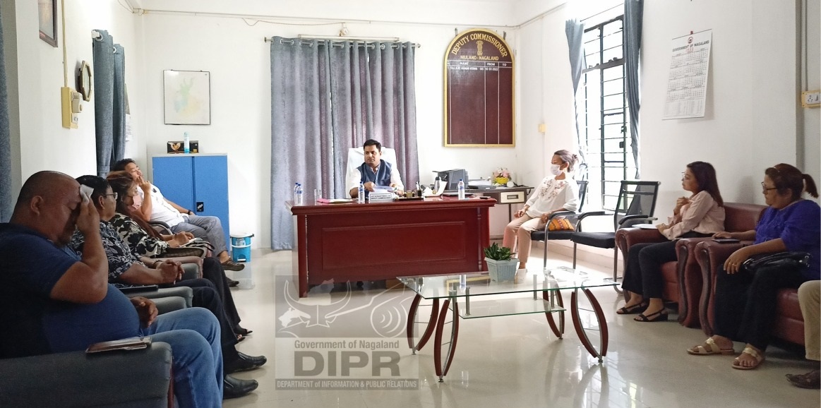 DC Niuland holds meeting with head of offices