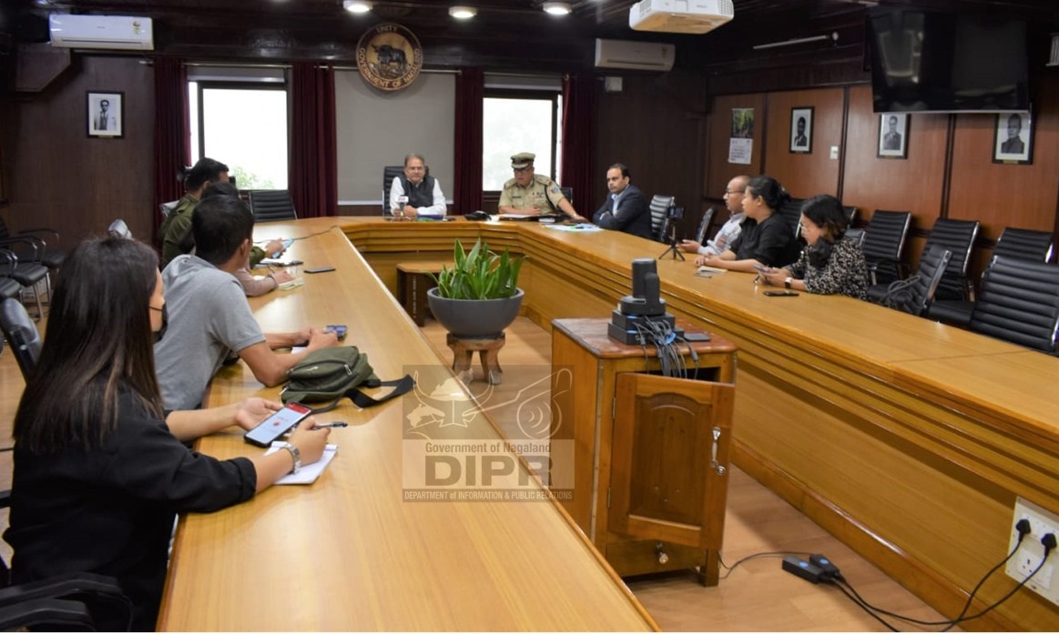 CHIEF SECRETARY INTERACTS WITH MEDIA PERSONS REGARDING CLOSURE OF CHECK GATES