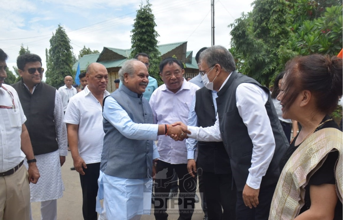 Chief Secretary receiving Union Minister