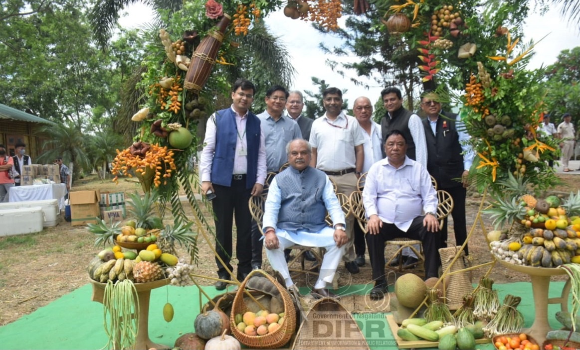 Union Minister for Agriculture and others at Nagaland organic photo booth, at Agri Expo