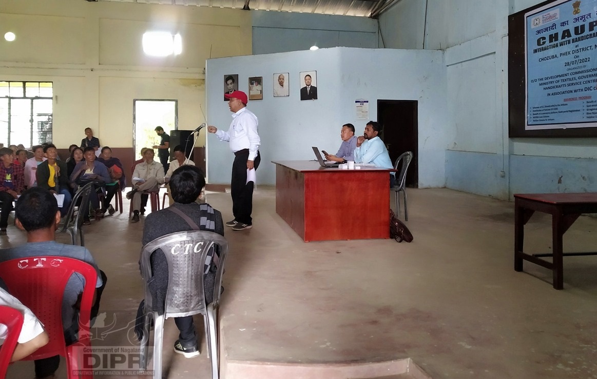 MINISTRY OF TEXTILES INTERACTS WITH HANDICRAFTS ARTISANS IN CHOZUBA