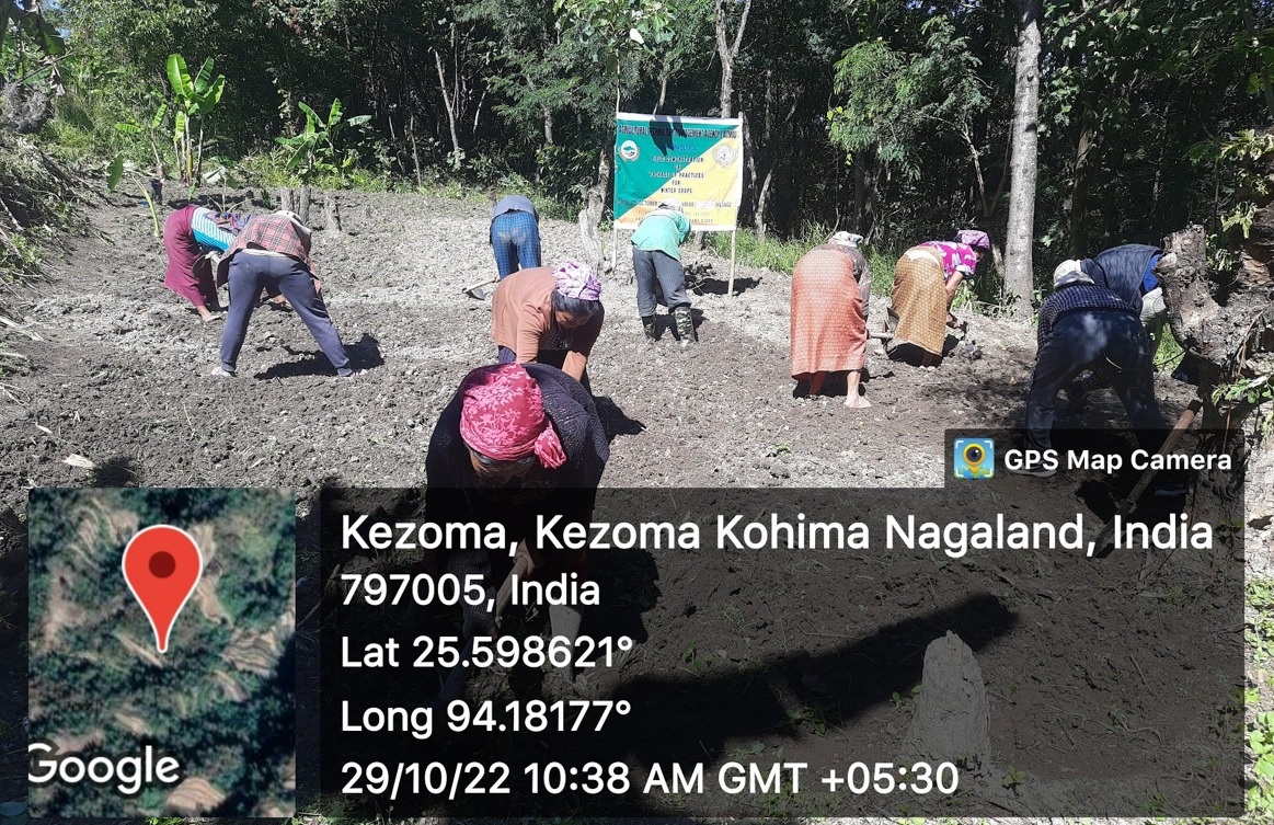 ATMA CONDUCTS FIELD DEMONSTRATION CUM MOBILIZATION OF FARMERS IN JAKHAMA