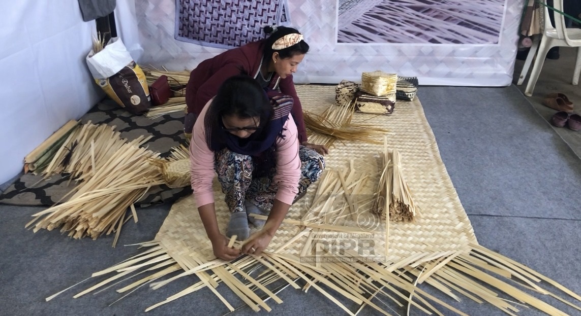 Live demonstration of Bamboo Sliver and Mat Making