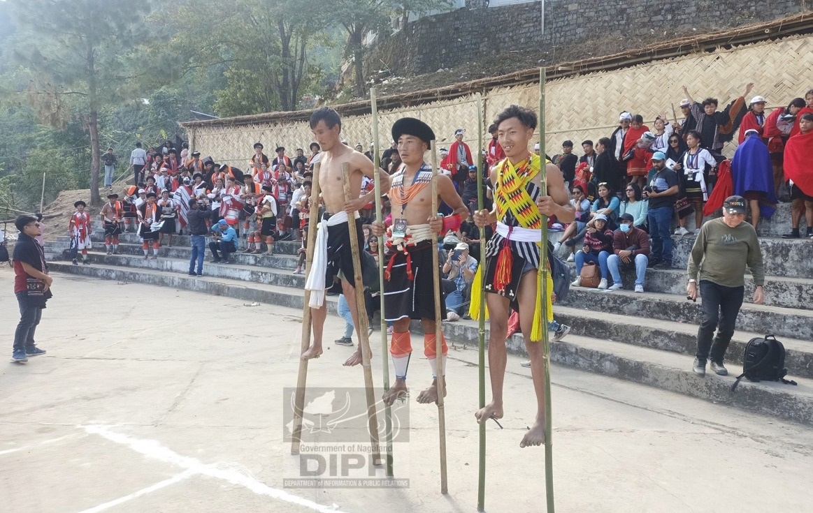 NGORAYI LOHE WALKS FASTEST ON STILT BAMBOO