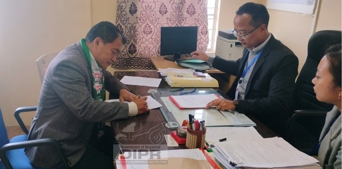 Vipopal Kintso filing his nomination at Jakhama