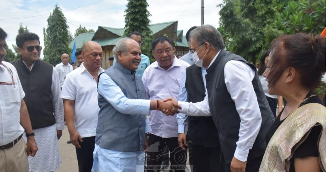 Chief Secretary receiving Union Minister